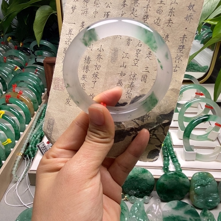 石英质玉未镶嵌手镯