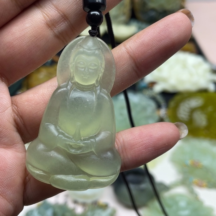 蛇纹石玉未镶嵌颈饰