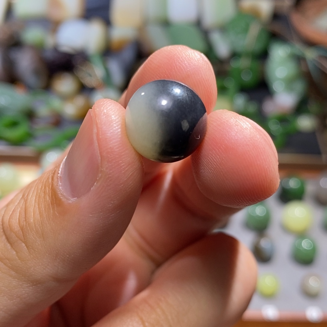 和田玉未镶嵌颈饰向**义