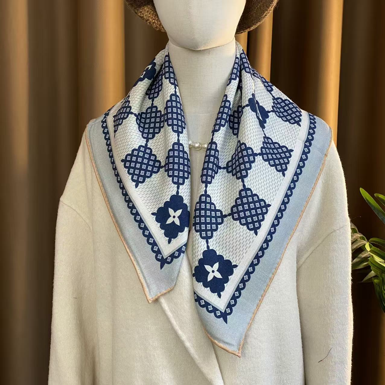 桑蚕丝羊毛【网格老花】60丝毛方巾双面印花手工卷边丝巾K351