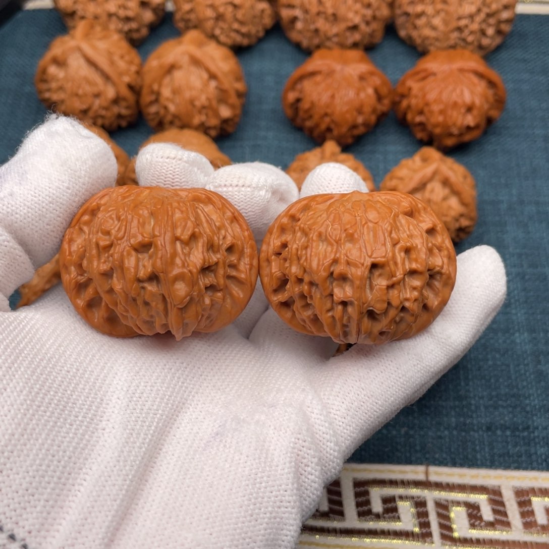 文玩核桃把件43全品红皮老树正磨