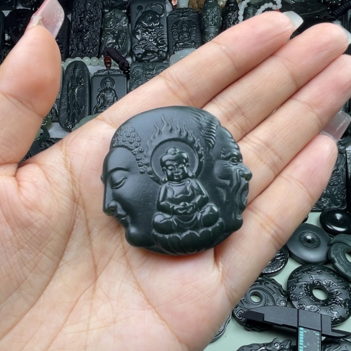 颈饰未镶嵌和田玉