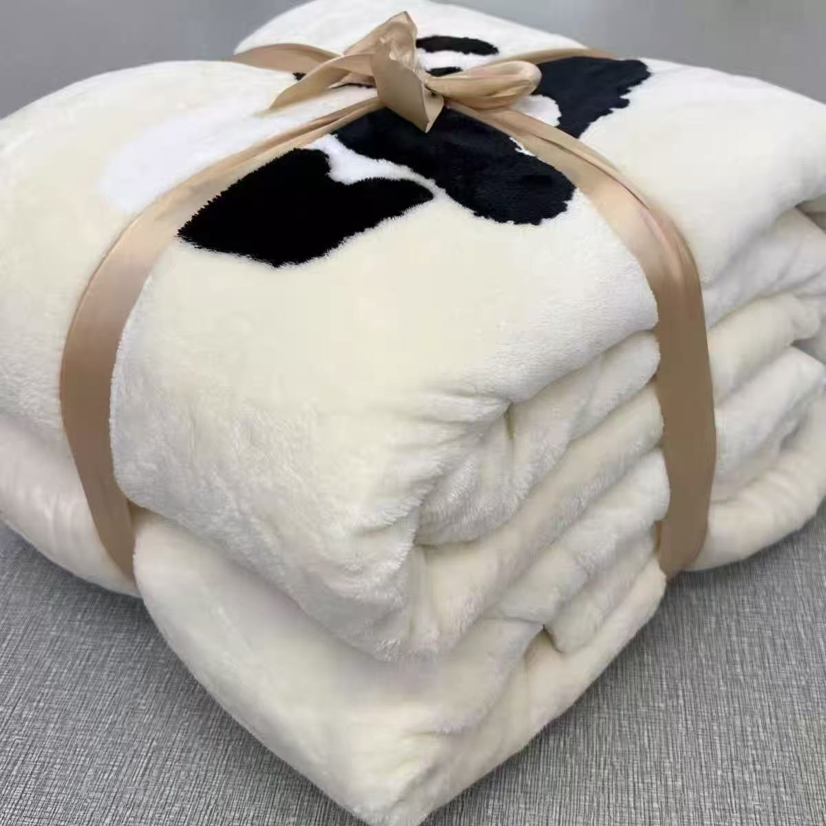 【奶香熊猫】150*200cm法兰绒毛毯