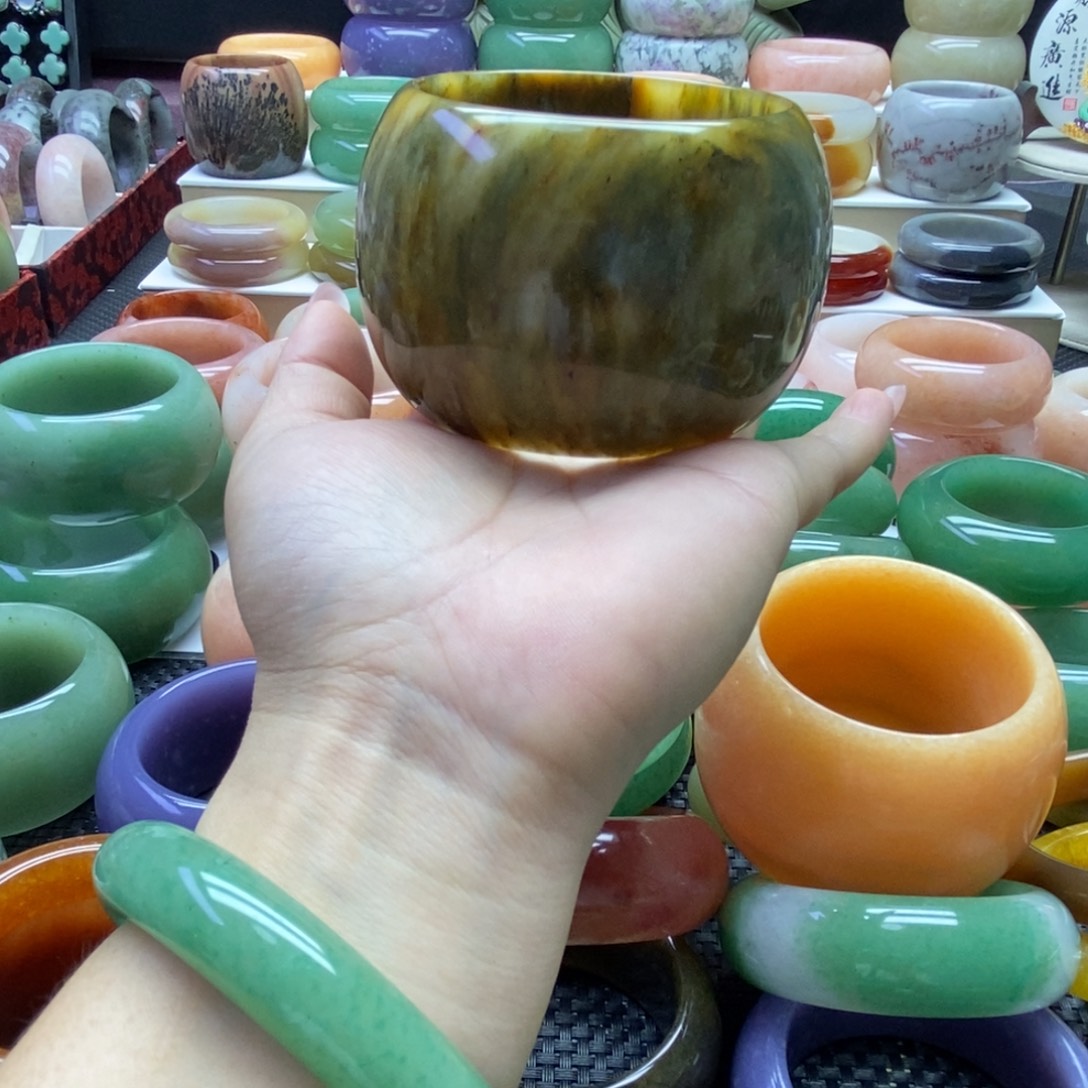 邳***货石英质玉未镶嵌手镯