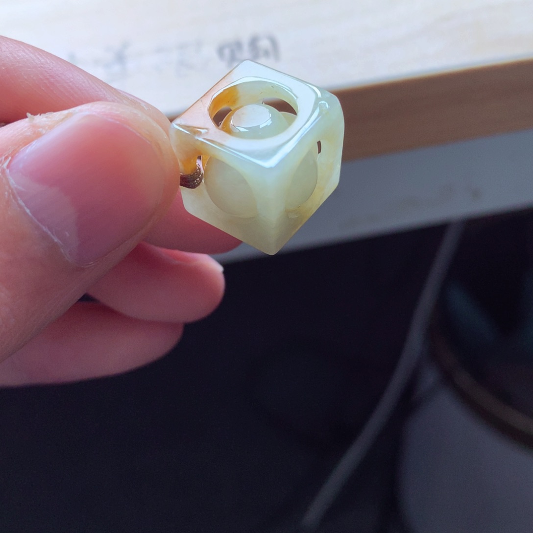 翡翠颈饰未镶嵌吊坠