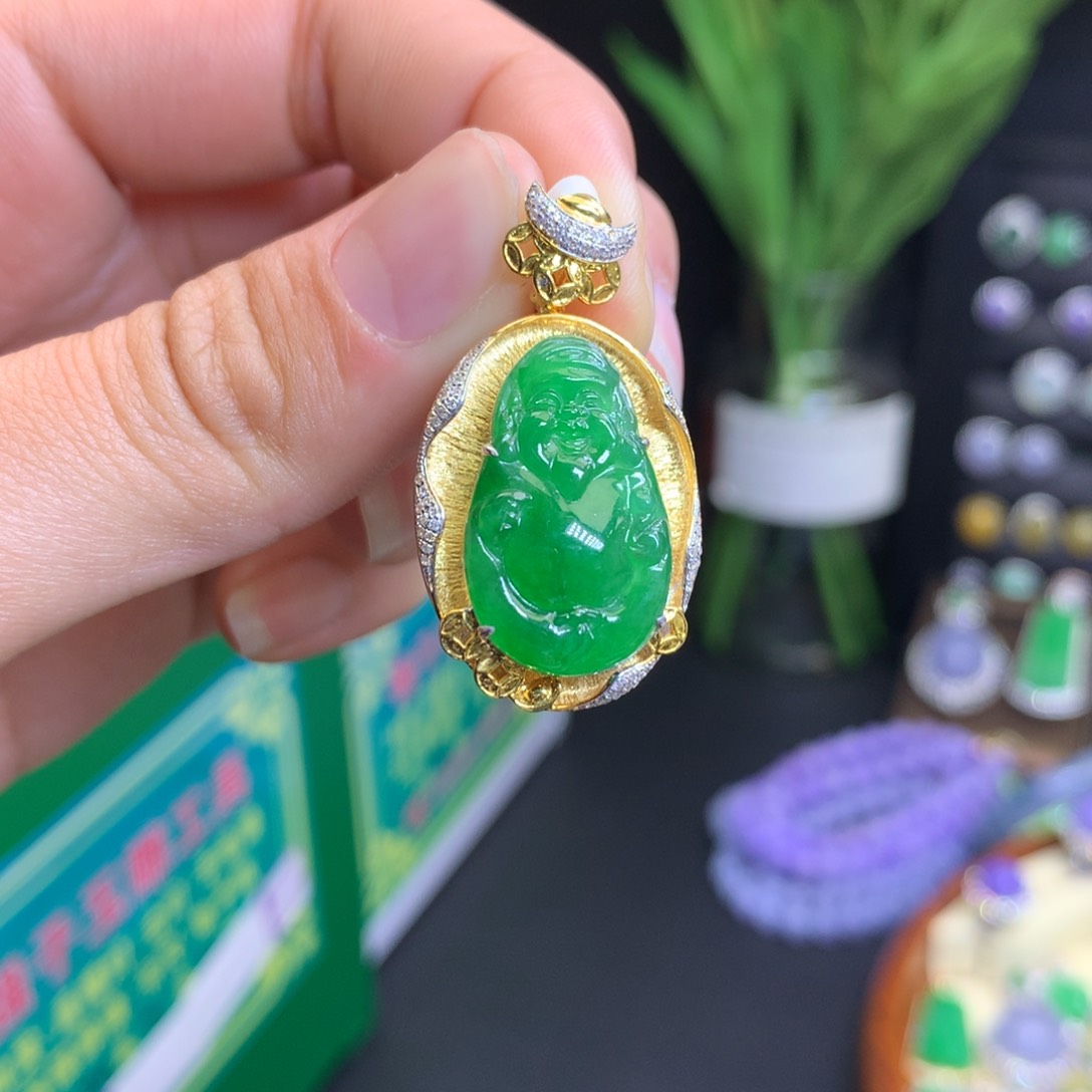 翡翠颈饰18K金镶嵌翡翠