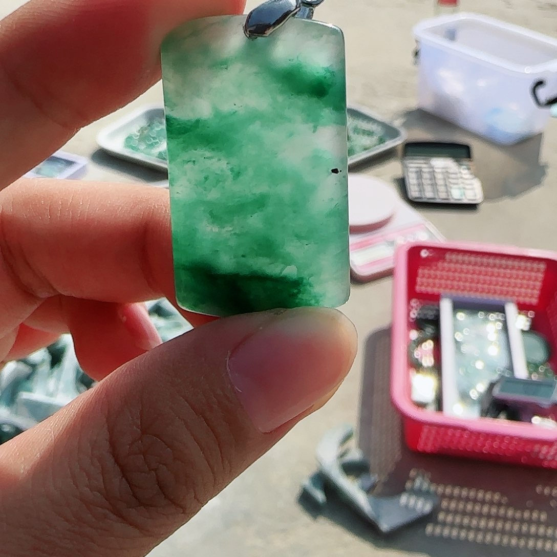 石英质玉颈饰未镶嵌