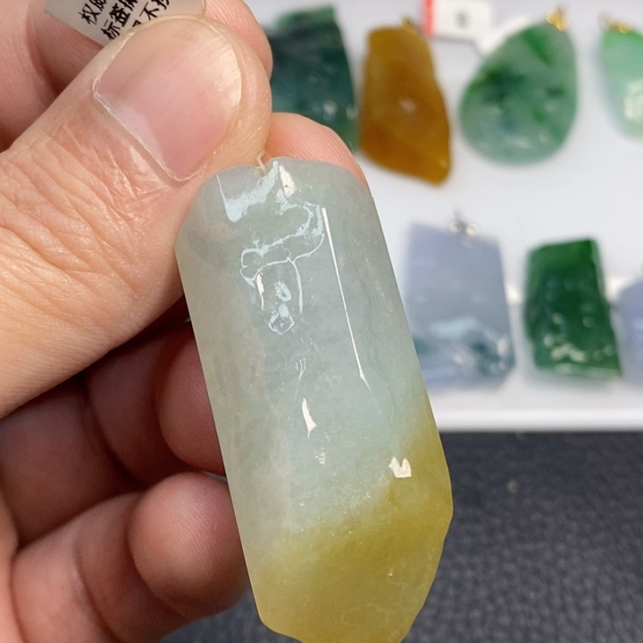 翡翠未镶嵌颈饰翡翠