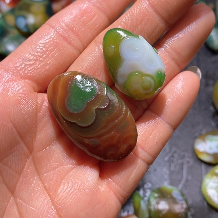 石英质玉颈饰未镶嵌大**的