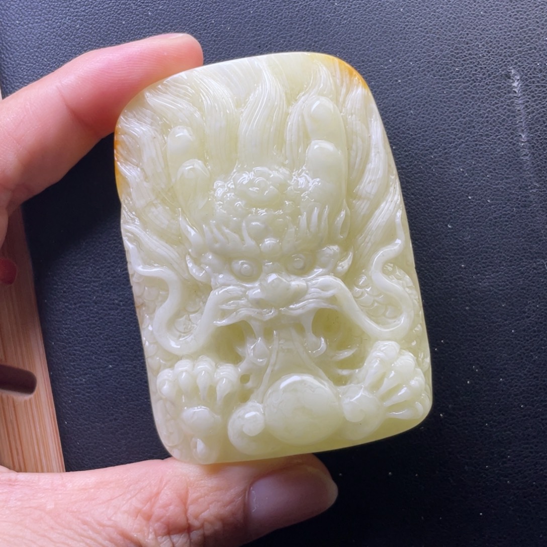 琥珀未镶嵌颈饰天然的琥珀蜜蜡