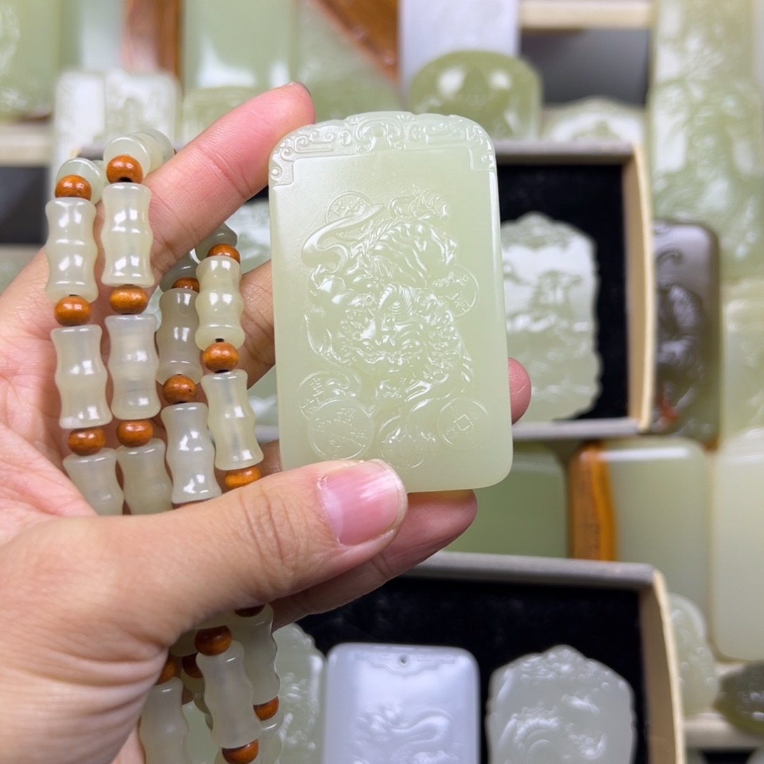 慕***希新疆戈壁昆仑山料彩石原石盆景石一物一拍