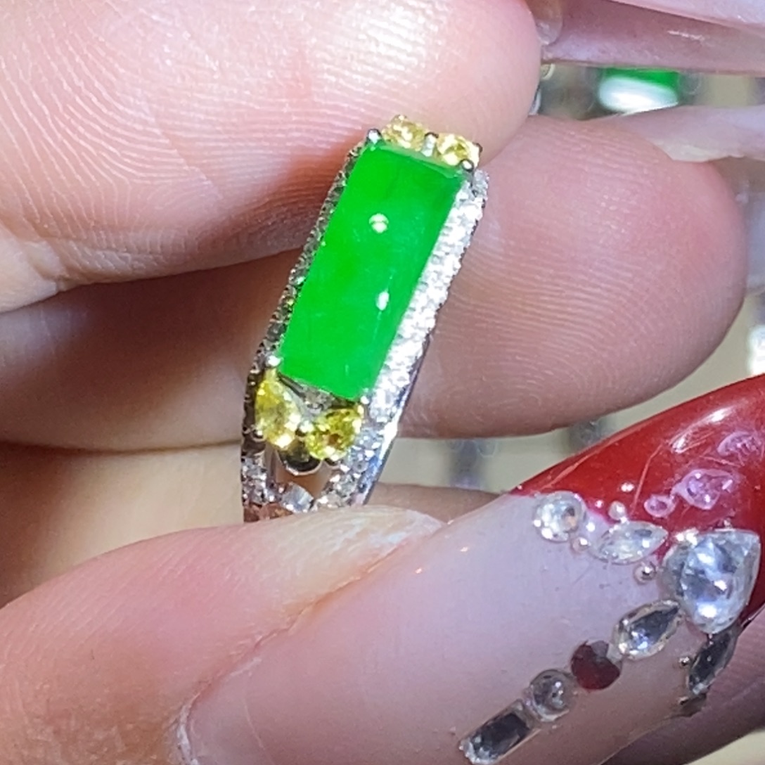 翡翠戒指18K金镶嵌戒指