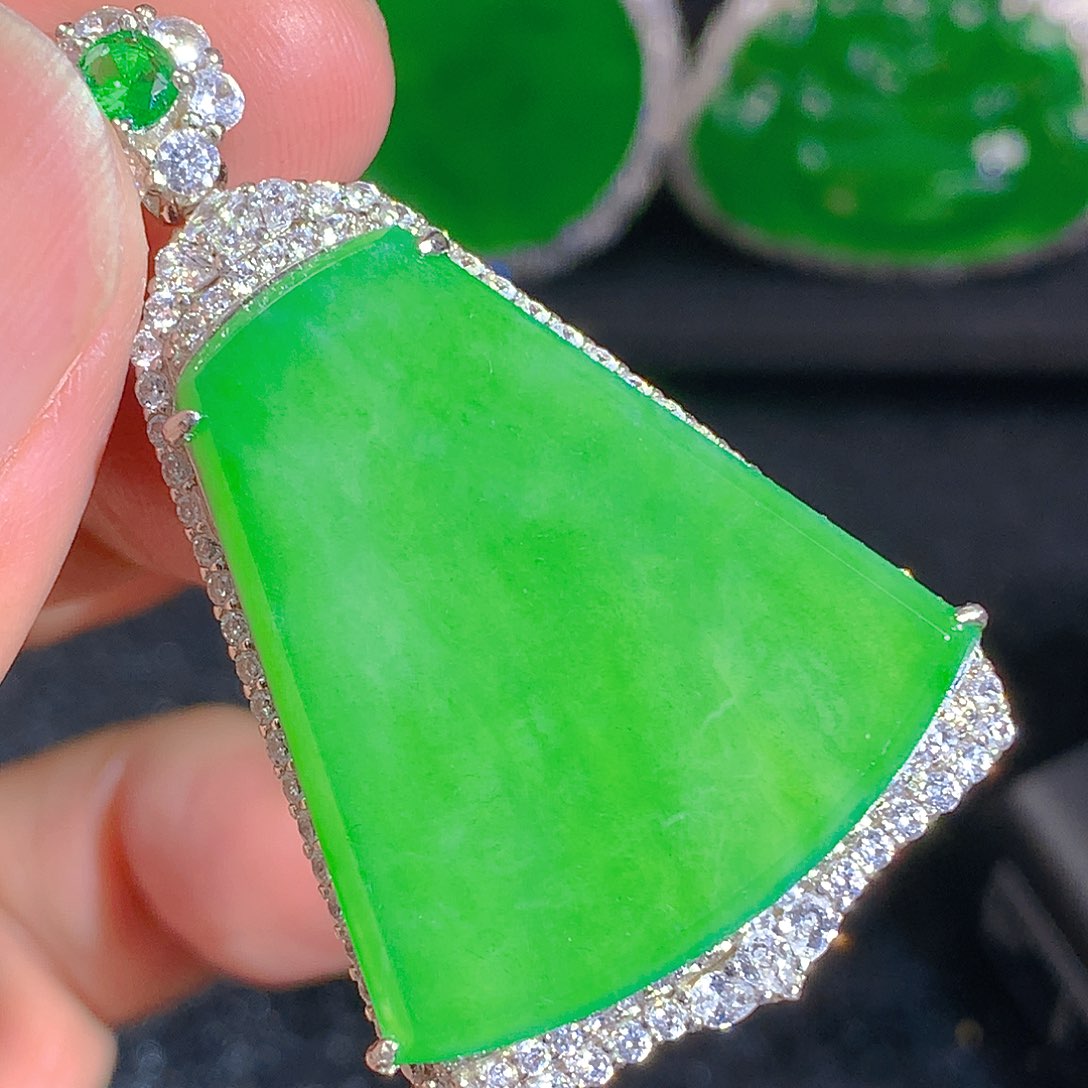 翡翠颈饰银S925镶嵌吊坠