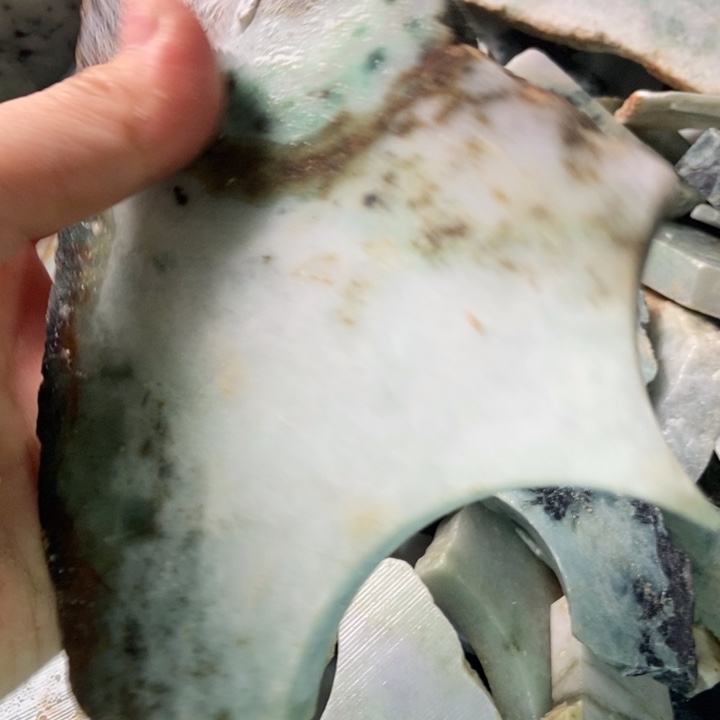翡翠颈饰未镶嵌天然翡翠