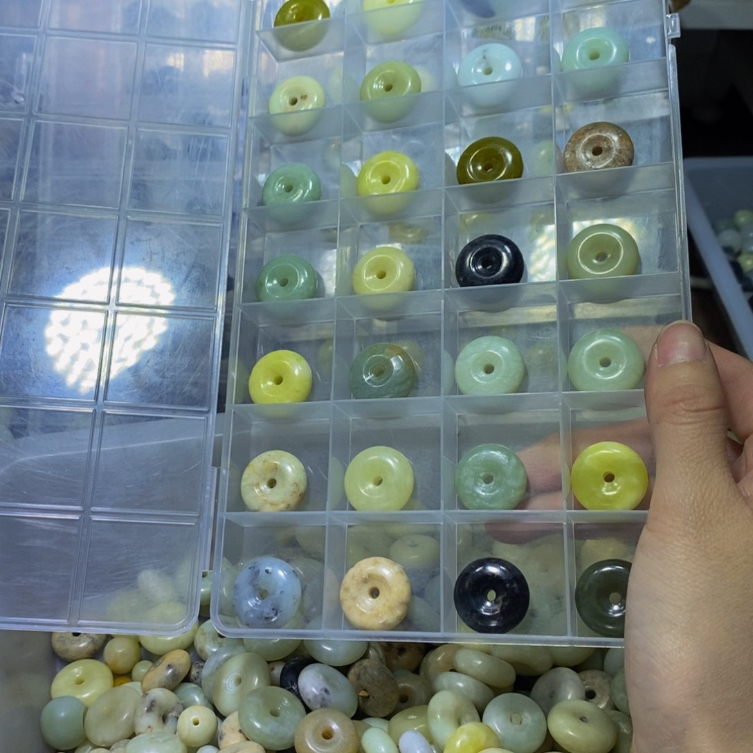 【闪购商品】蛇纹石玉颈饰未镶嵌39