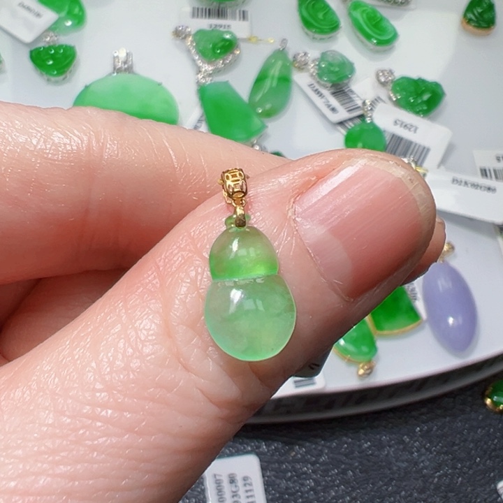 颈饰18K金镶嵌翡翠