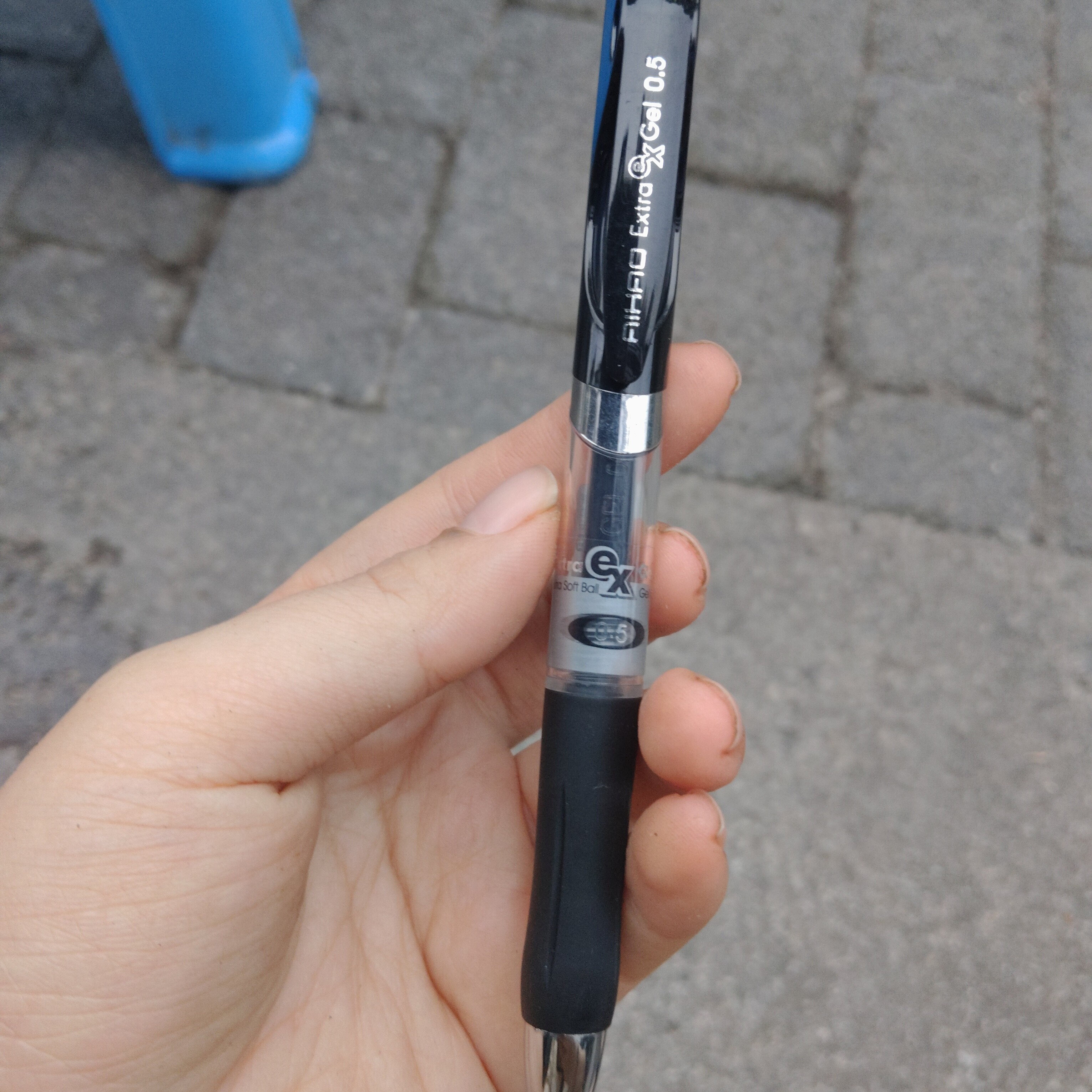 大容量按动中性笔0.5mm黑色速干子弹头考试学习办公用