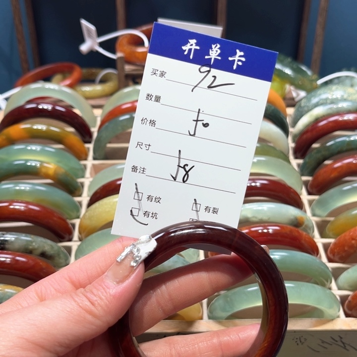 蛇纹石玉手镯未镶嵌梅*