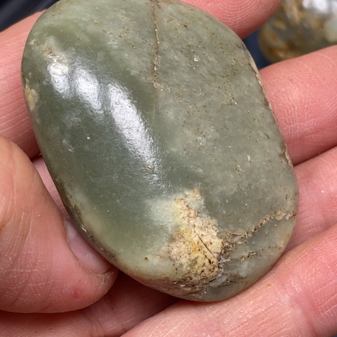 和田玉挂件足铂镶嵌