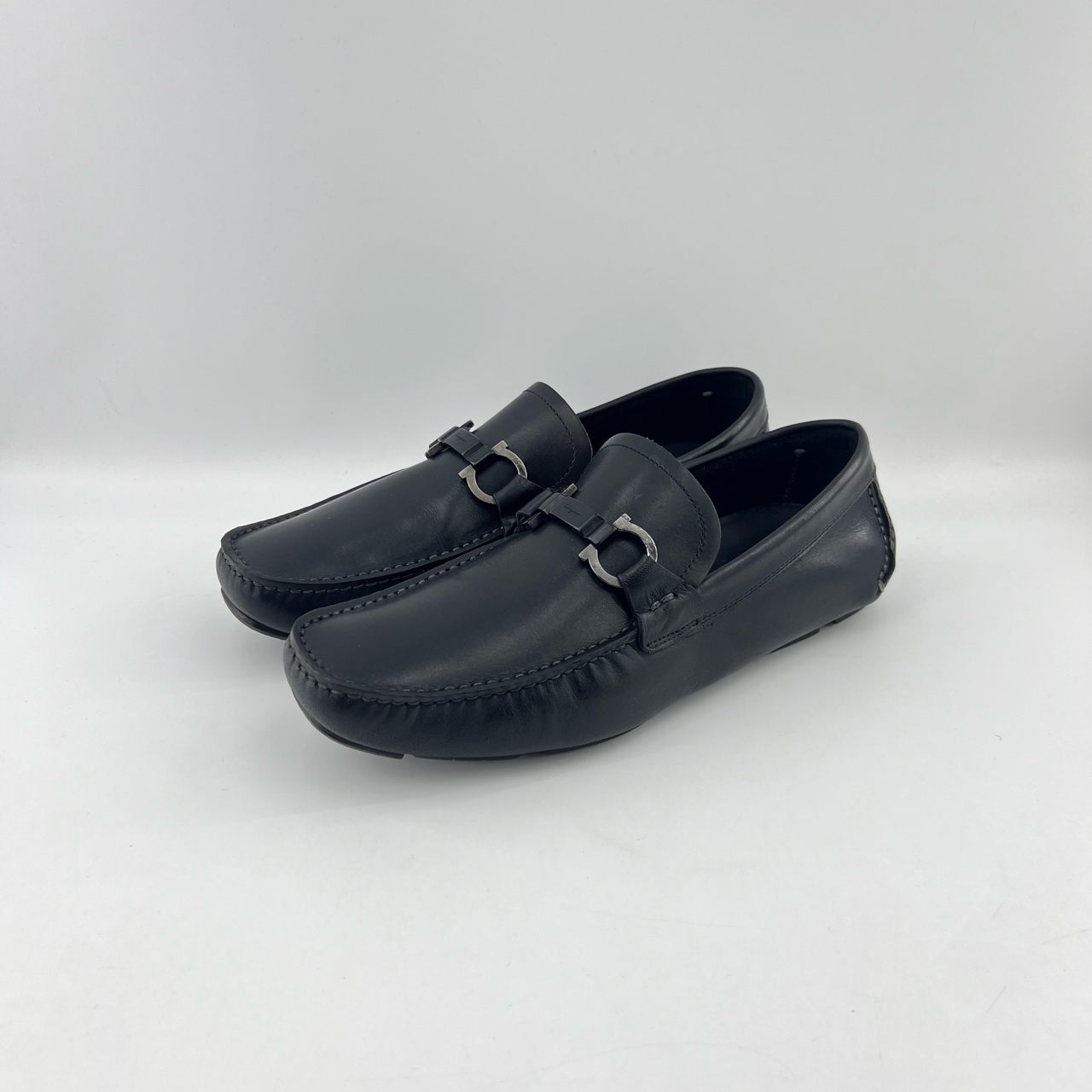 95新 FERRAGAMO/菲拉格慕 39.5码/金属扣饰纯色一脚蹬/11411762