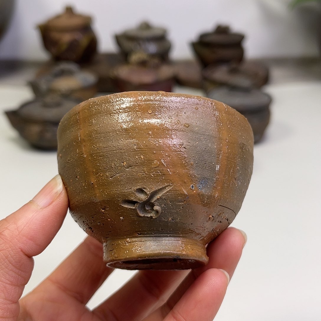 备前烧作品（藤原启杯子口沿有磕掉皮