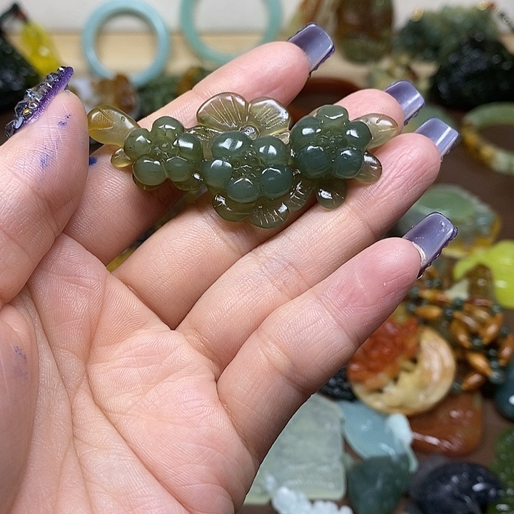 蛇纹石玉吊坠未镶嵌