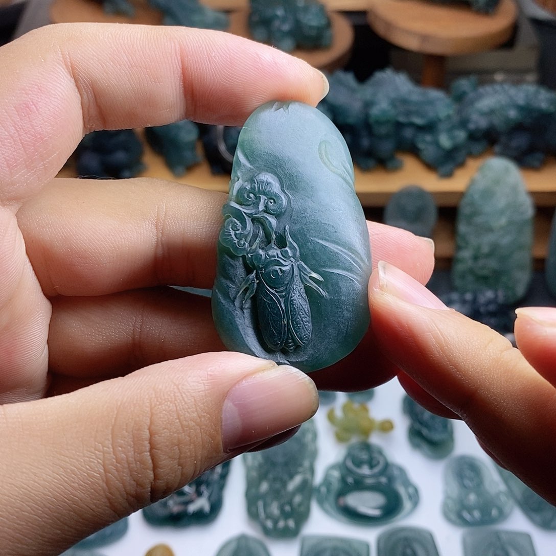 定制翡翠未镶嵌蝉