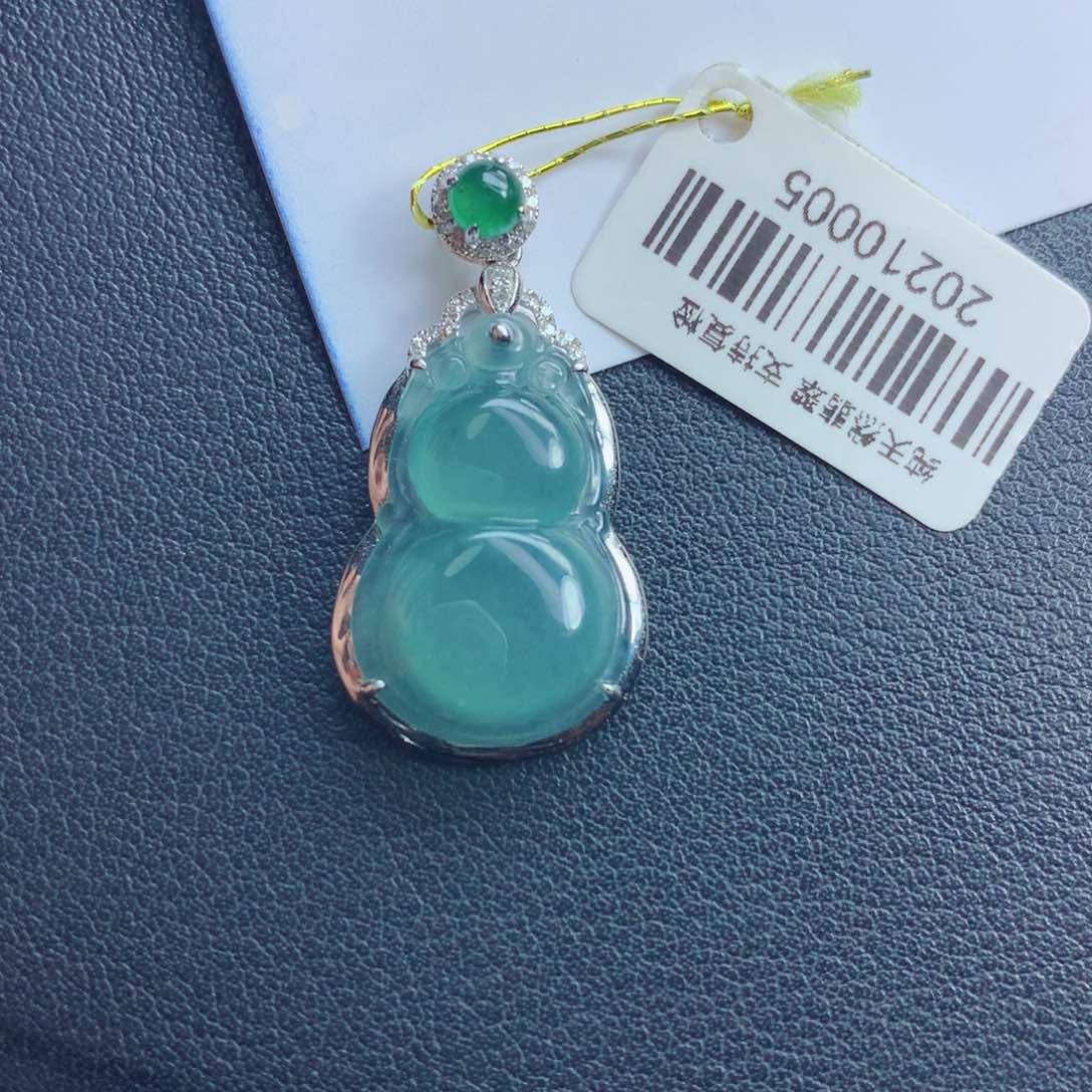 翡翠颈饰未镶嵌葫芦