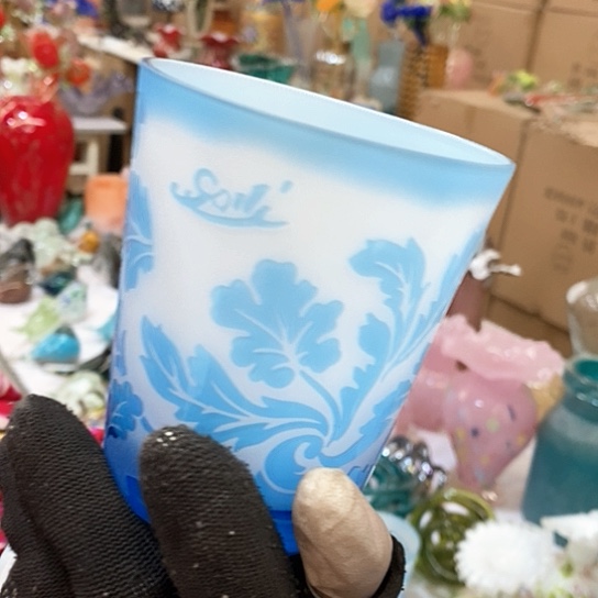 琉璃花瓶高10厘米口径8厘米