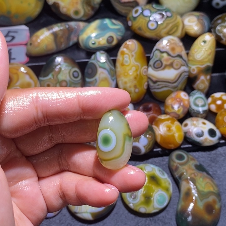 玛瑙/玉髓未镶嵌珠宝奇石