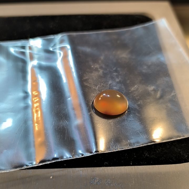 余***石英岩玉未镶嵌戒面