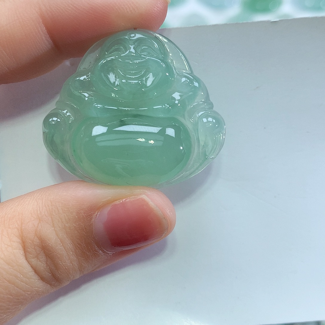 翡翠未镶嵌颈饰佛公