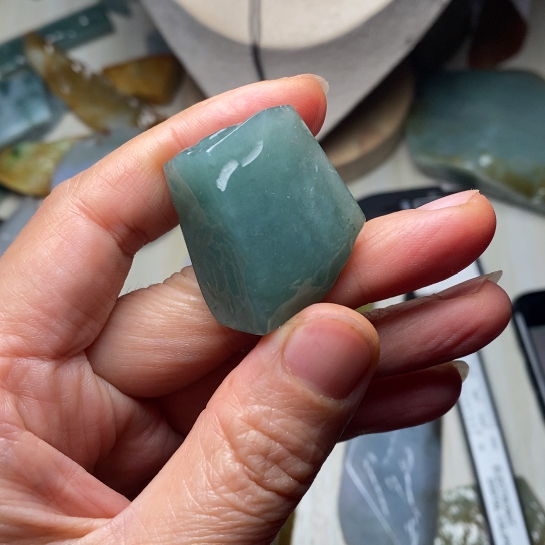 翡翠颈饰未镶嵌天然