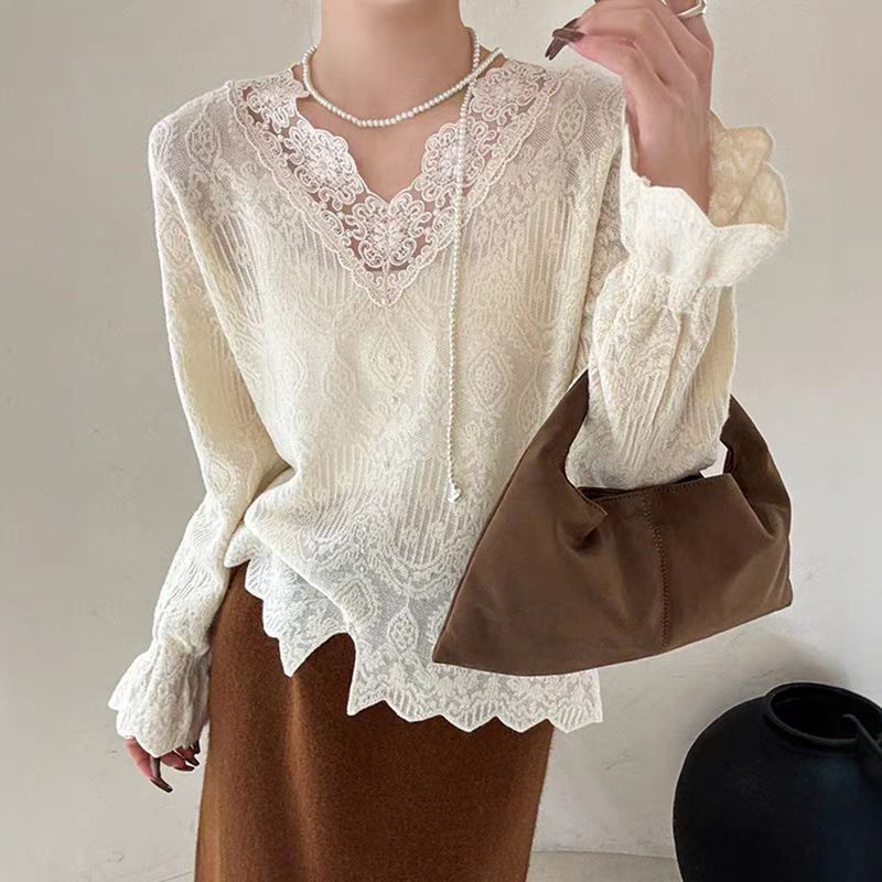 B 门店45&9！美到极致！轻法式~蕾丝雕花工艺花袖针织上衣女 T4447