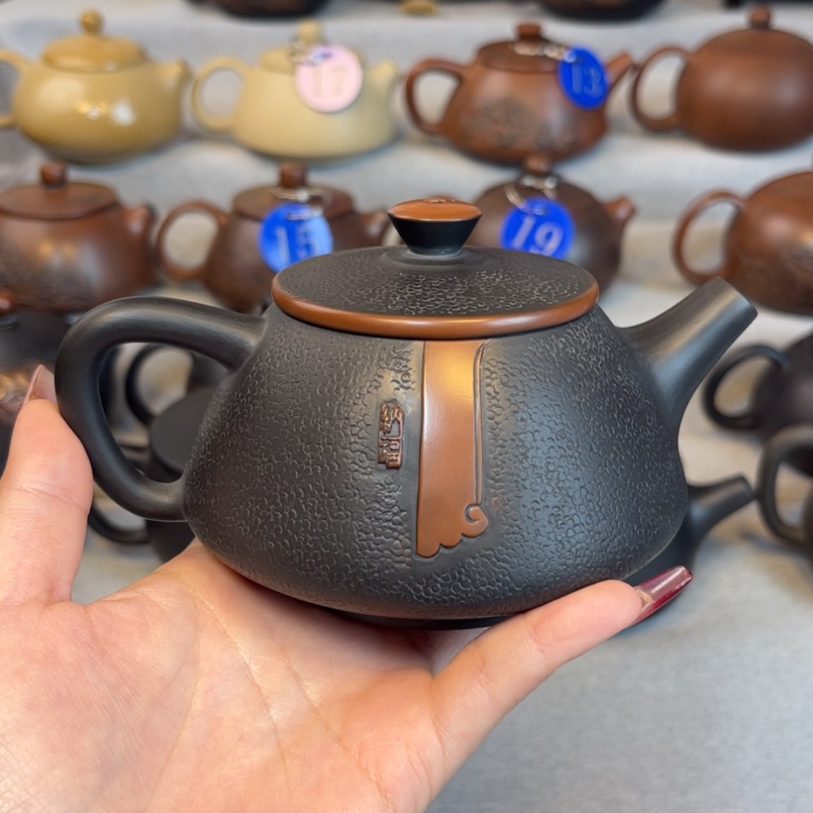 【闪购商品】红泥 微瑕 容量 249c c