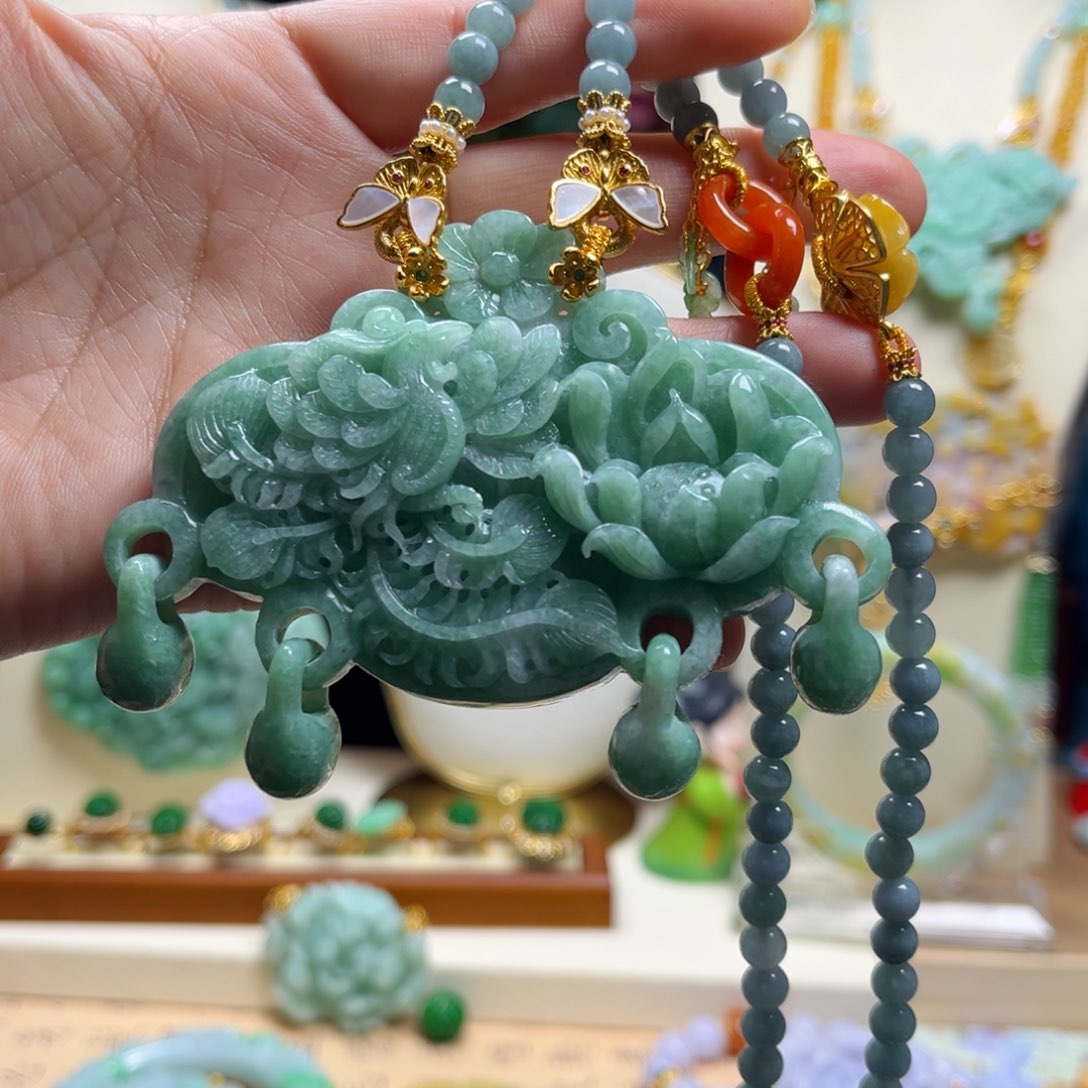 翡翠颈饰未镶嵌天然翡翠