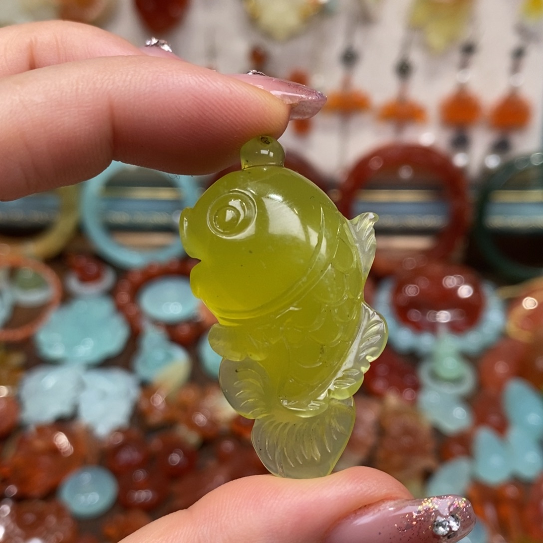 蛇纹石玉未镶嵌颈饰