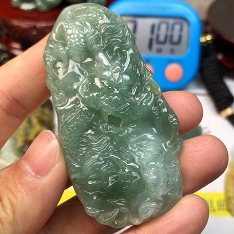 翡翠颈饰未镶嵌你****伪翡翠双龙