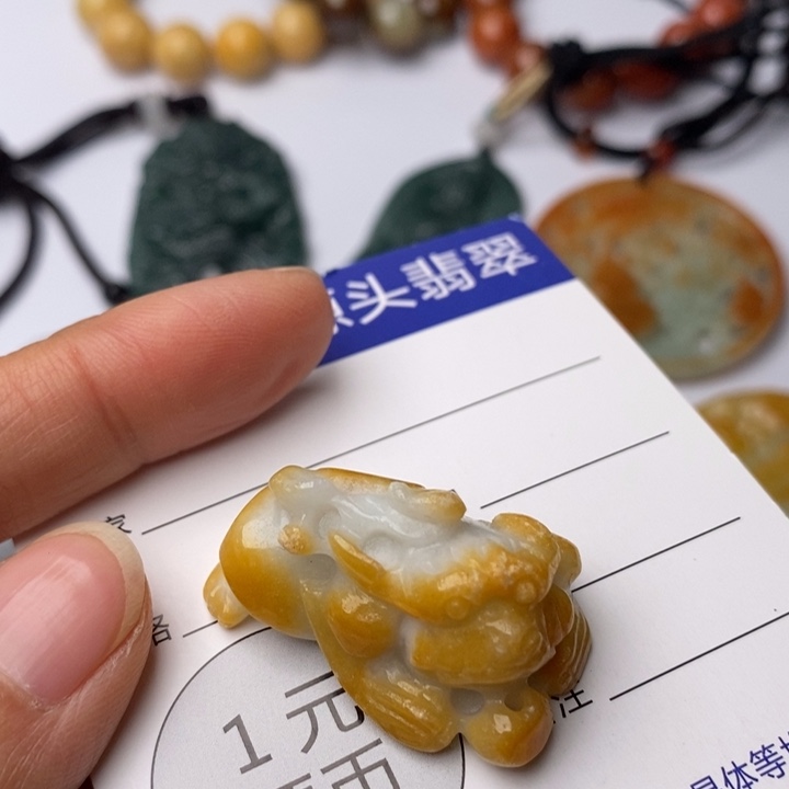 翡翠颈饰未镶嵌翡翠