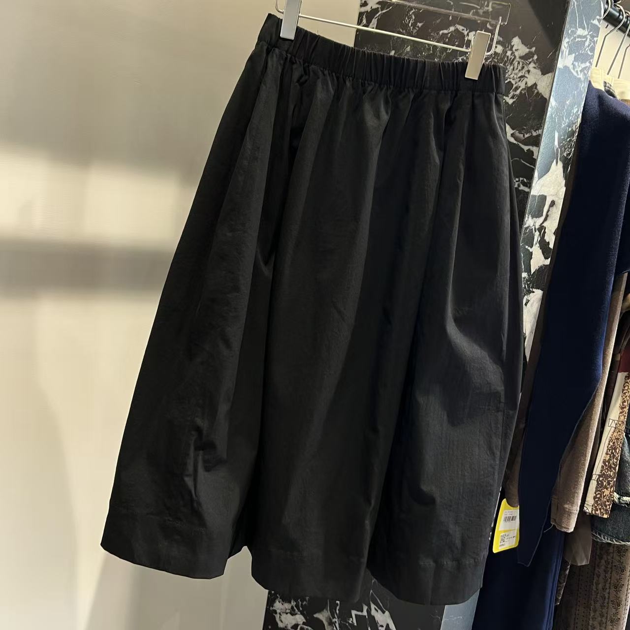  168欧韩集合店 | 黑色半身裙「逆龄魔法」青春感藏在褶皱里Q0651
