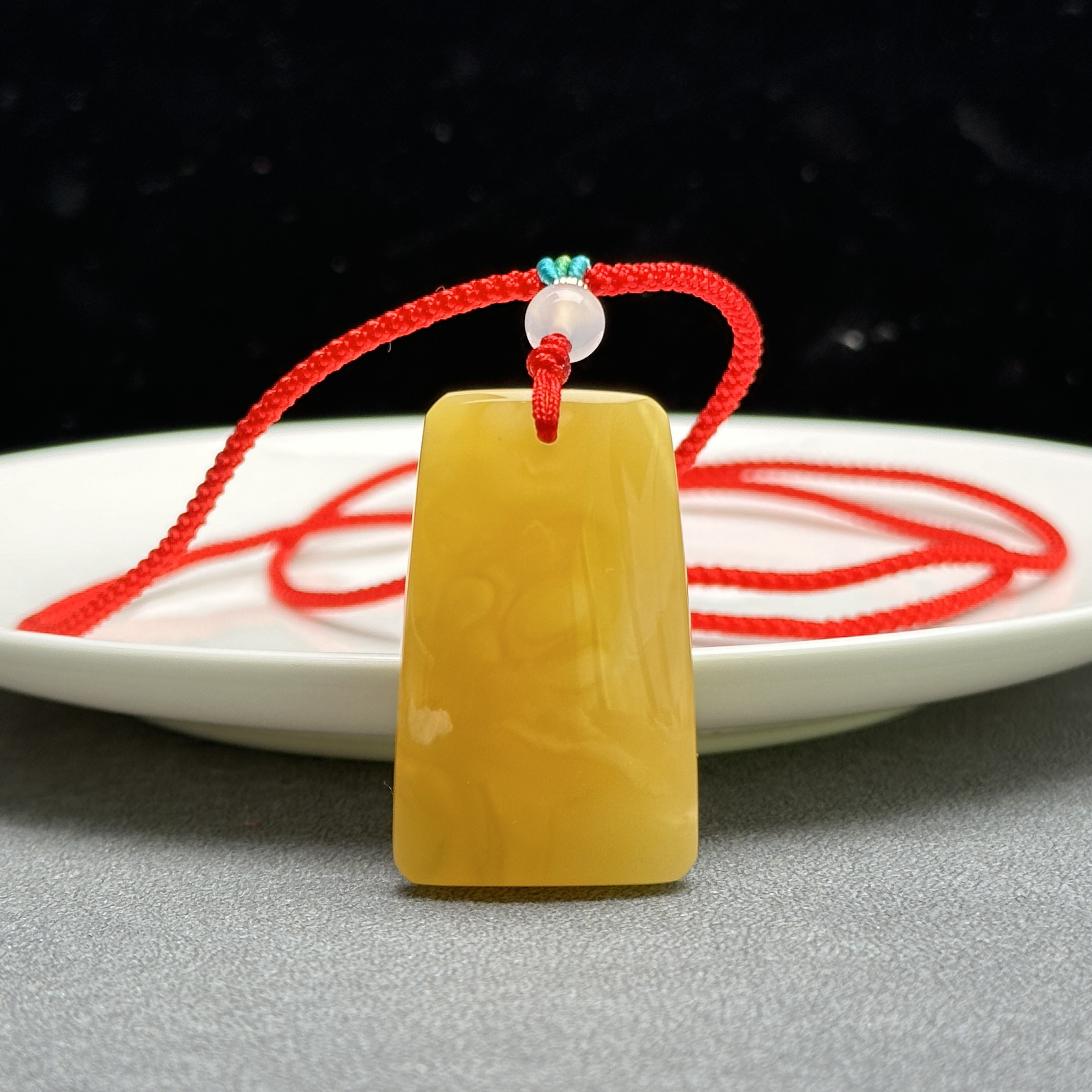 Y1283天然原矿蜜蜡 鸡油黄妖花无事牌 23*39mm抖音基地质检发货