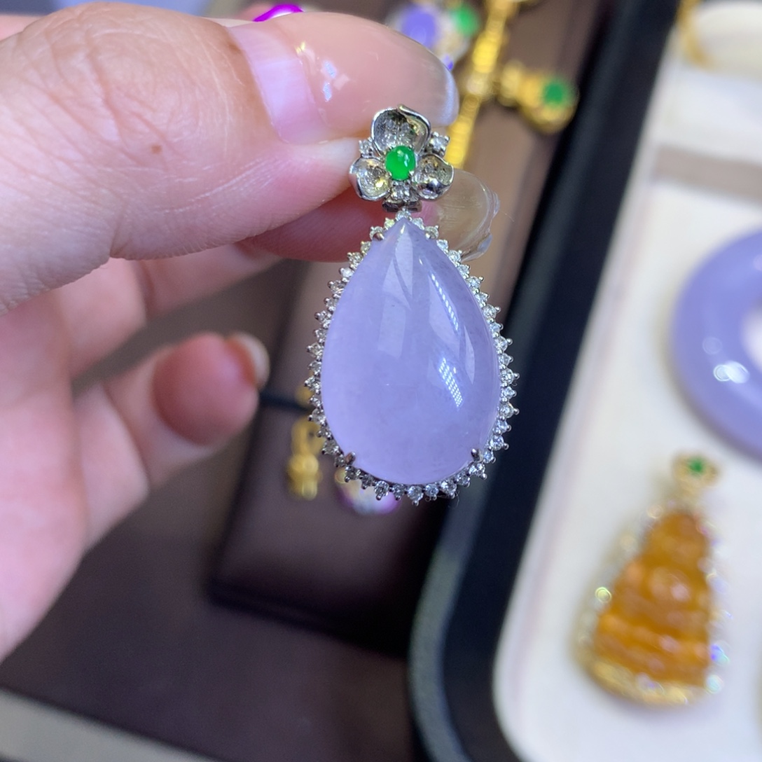 翡翠18K金镶嵌颈饰