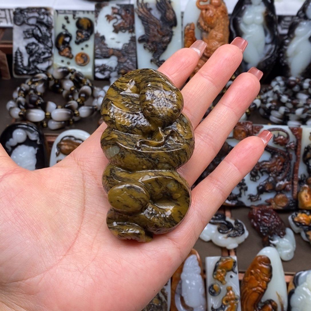 颈饰未镶嵌和田玉