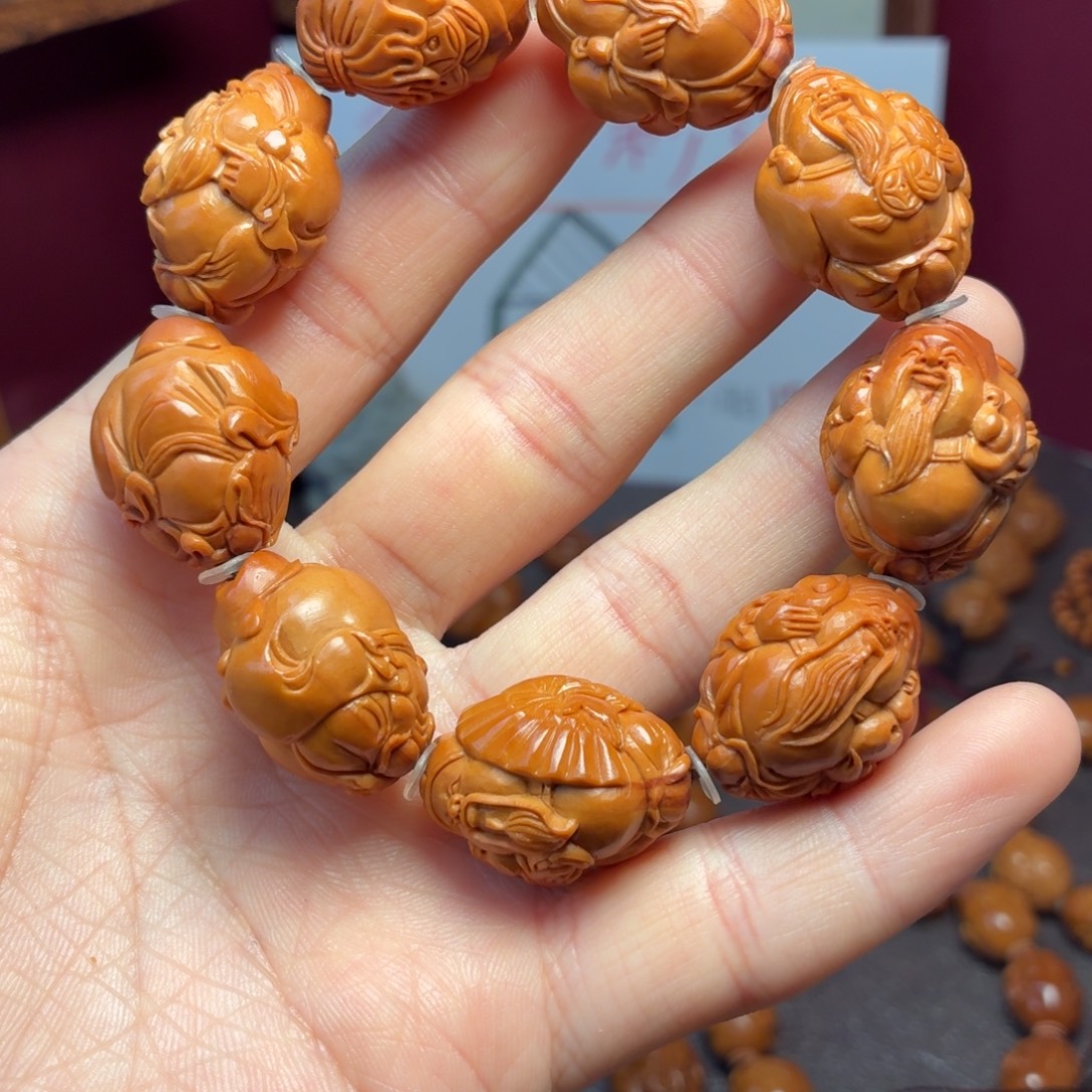 吊坠橄榄核留刀痕八宝财神