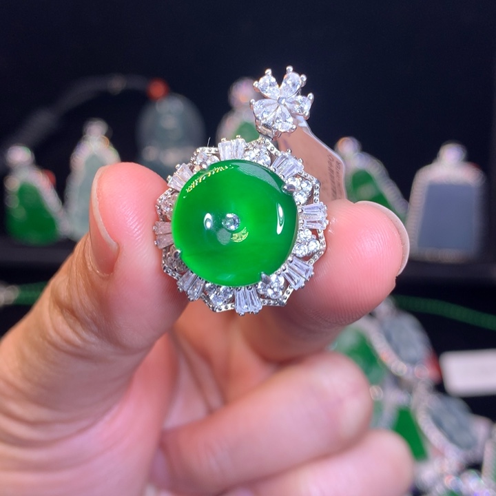 【闪购商品】翡翠吊坠(不含链)银S925镶嵌天然翡翠