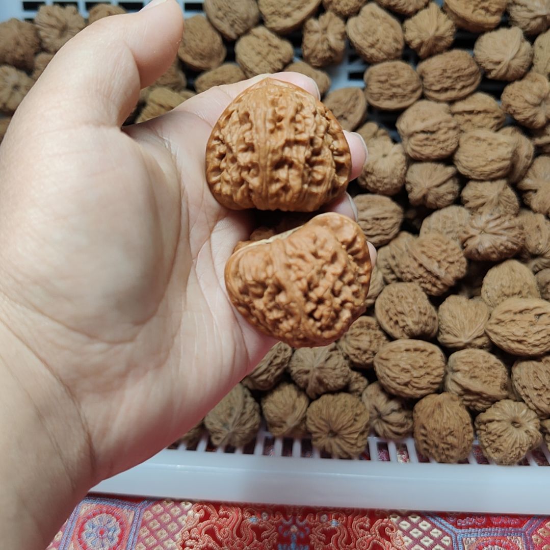 嘎***1三角白一物一图核桃