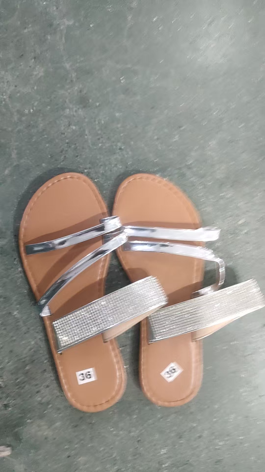 银色凉拖鞋36码发1双
