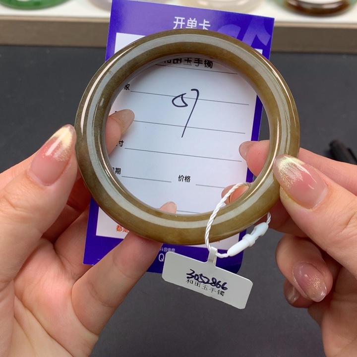 和田玉手镯未镶嵌