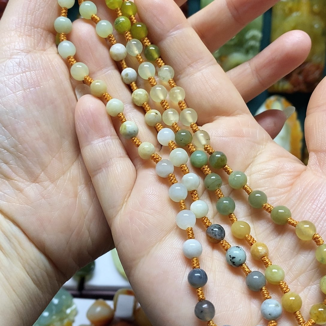 小****岫玉未镶嵌吊坠(赠链)