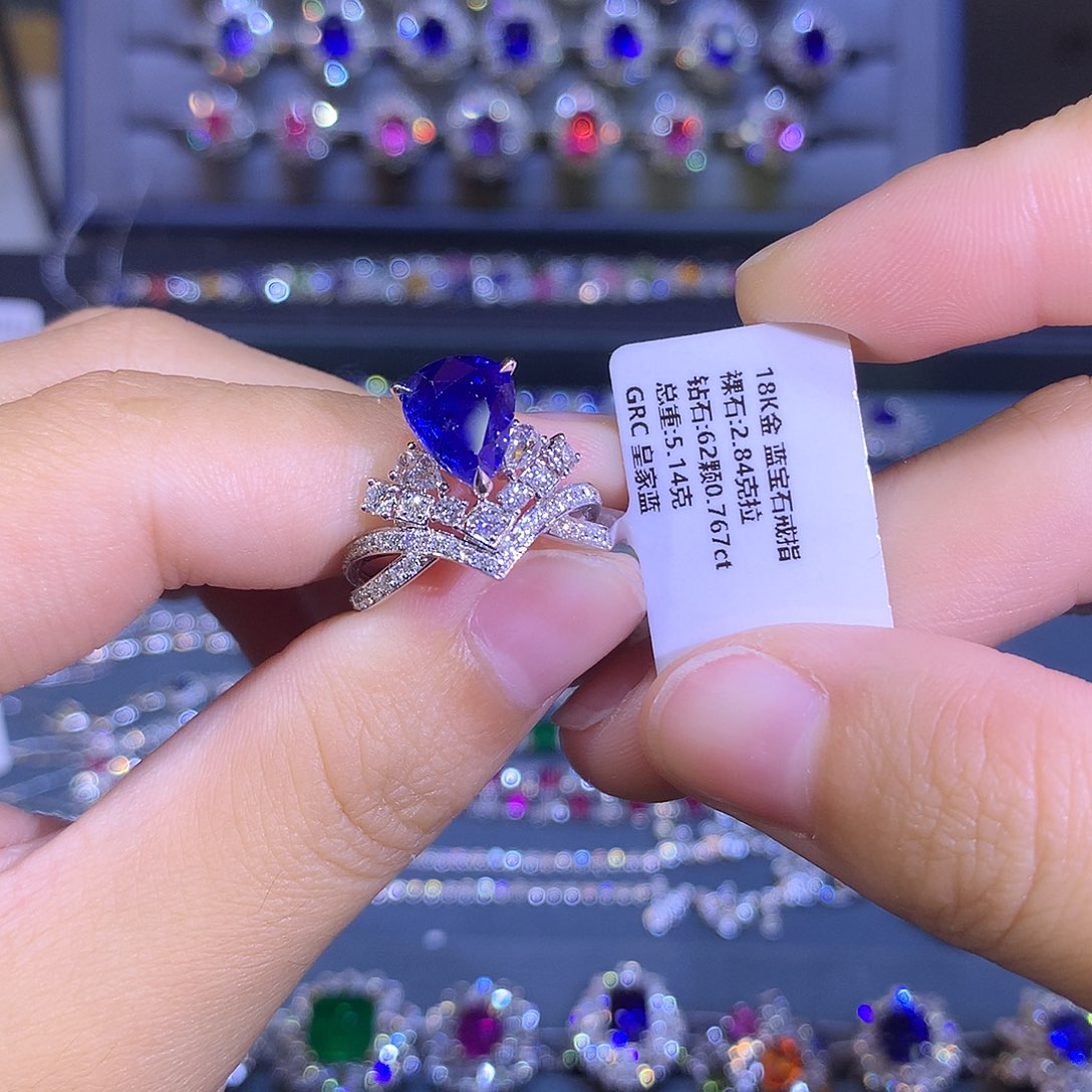 蓝宝石戒指18K金镶嵌